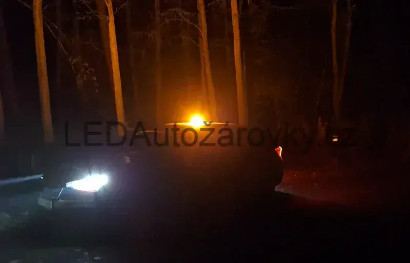 LED stoboskop maják na střechu magnetický 12V 24V 9W oranžový