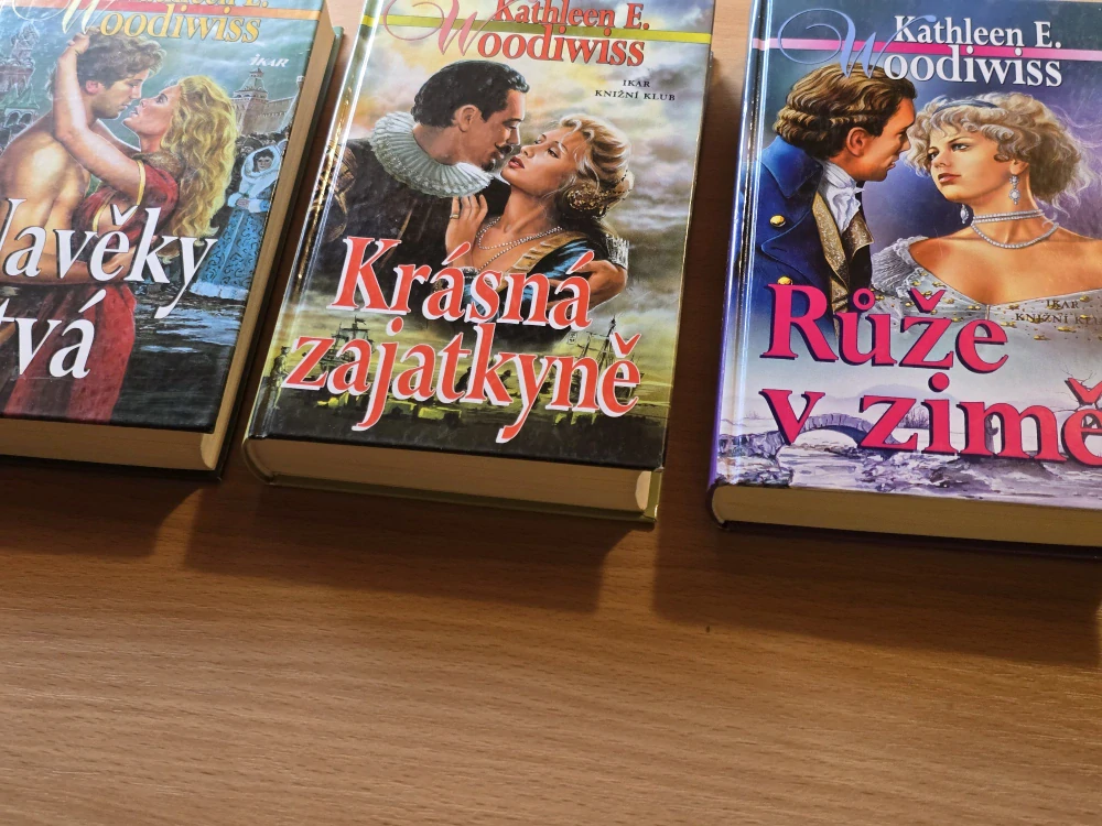 Navěky tvá, Krásná zajatkyně, Růže v zimě